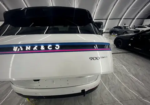 Lynk & Co 900